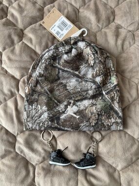 Jordan Peak Beanie Essential